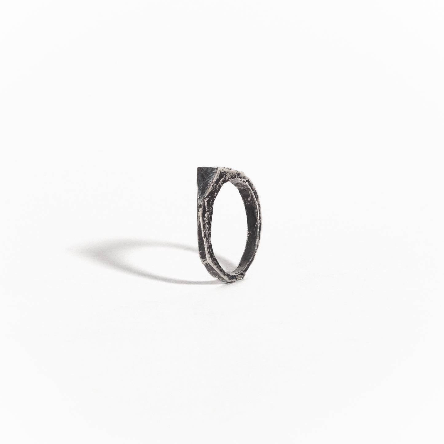 ANILLO PLATA CON PÁTINA NEGRA #8083
